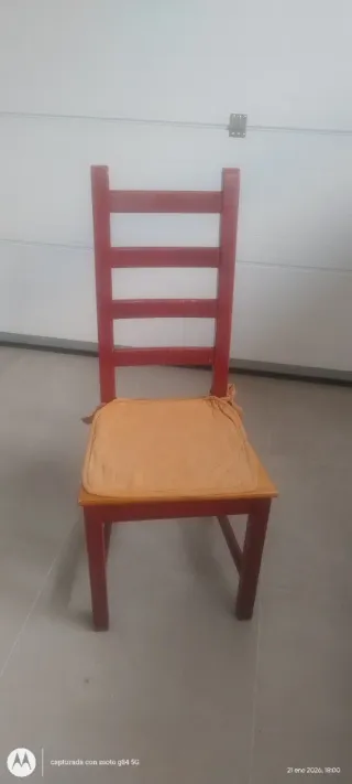 Sillas de madera natural