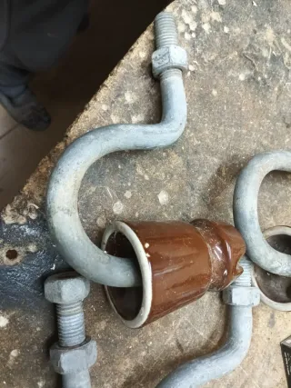 Aislador Cerámico Marrón