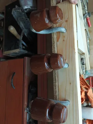 Aislador Cerámico Marrón