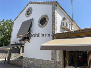 Casa adosada en alquiler en Lucena