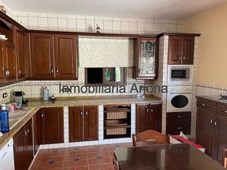 Casa adosada en alquiler en Lucena