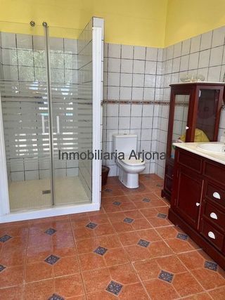 Casa adosada en alquiler en Lucena