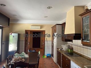 Casa adosada en alquiler en Lucena