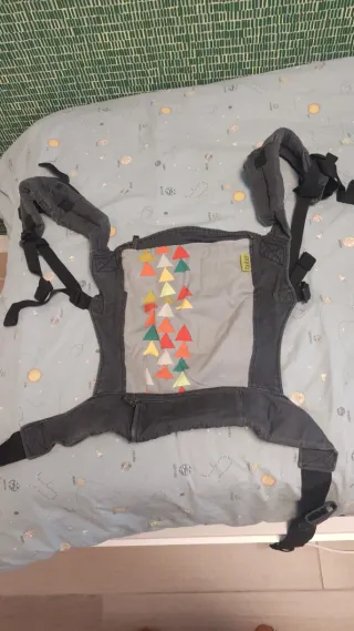 Mochila Portabebés Boba Gris Triángulos