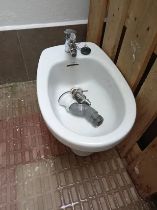 Bidé Roca Blanco con Grifo