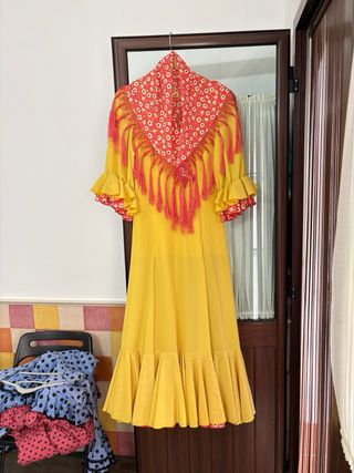 Traje de Flamenca Amarillo con Volantes