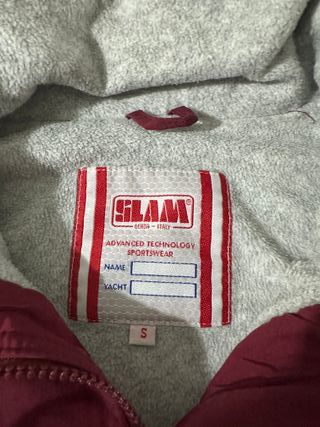 Giacca bordeaux, con cappuccio