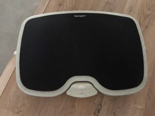 Reposapiés Kensington Regulable