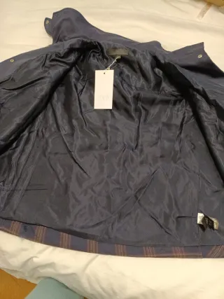 Chaqueta de cuadros azul y marrón granate