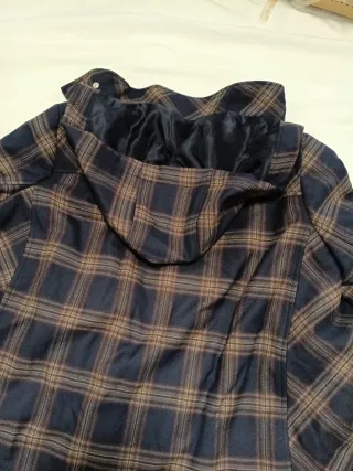 Chaqueta de cuadros azul y marrón granate