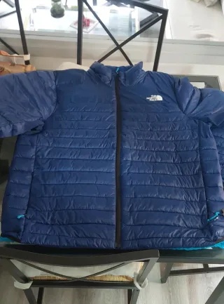 Chaqueta The North Face azul invierno
