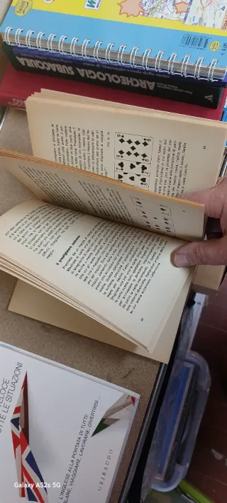 Libro di prestigio con le carte