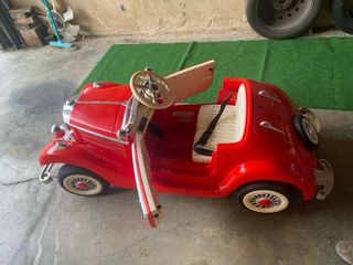 Coche eléctrico infantil rojo