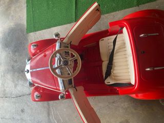 Coche eléctrico infantil rojo