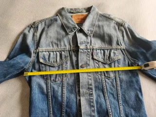 Cazadora Levi's tejana Talla L (equivale a M)