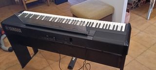 Piano Yamaha P515b con soporte madera