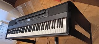 Piano Yamaha P515b con soporte madera