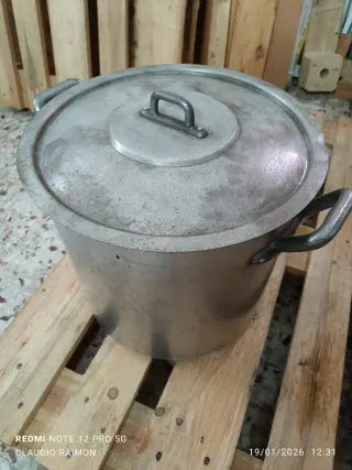 Pentola grande in alluminio