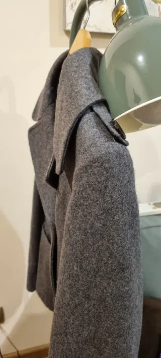Chaquetón gris doble botonadura