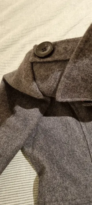 Chaquetón gris doble botonadura