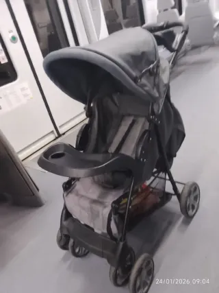 Passeggino per neonati grigio