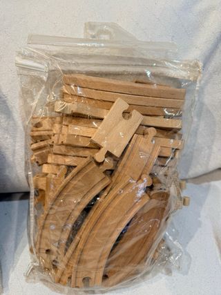 Tren de madera y coches para niños