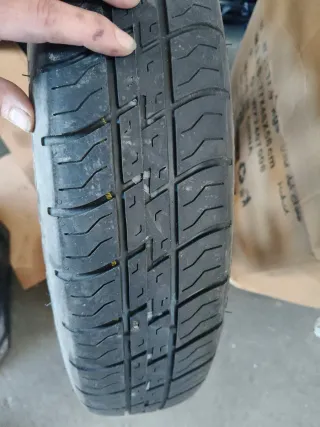 Rueda repuesto y kit gato VW Golf V Plus