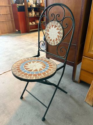 SILLA DE EXTERIOR CON MOSAICO