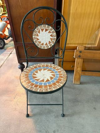 SILLA DE EXTERIOR CON MOSAICO
