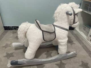 Caballito balancín blanco 18-36 meses nuevo.