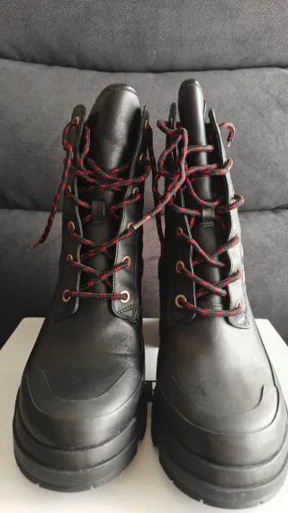 Botines Guess Negros con Cordones