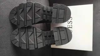 Botines Guess Negros con Cordones
