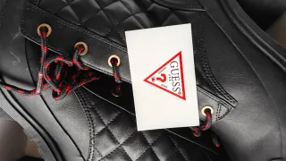 Botines Guess Negros con Cordones