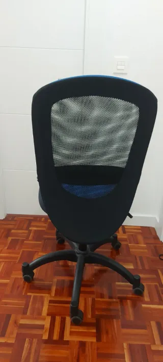 Silla de oficina elevable con apoya brazos