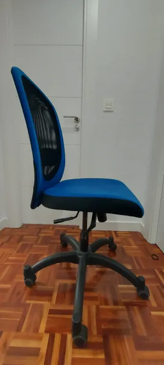 Silla de oficina elevable con apoya brazos