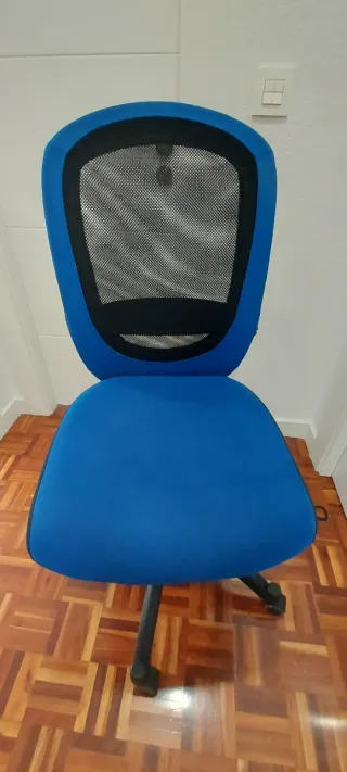 Silla de oficina elevable con apoya brazos