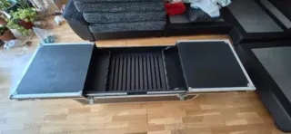 Mesa de cine con ruedas y almacenaje