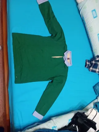 Camiseta manga larga verde 12 años,seminueva