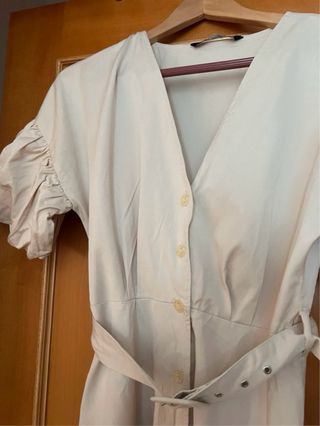 Vestido Zara mangas abullonadas beige