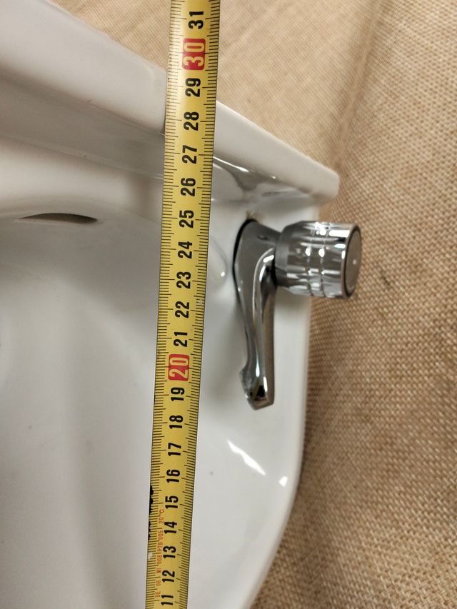 Lavabo pequeño de porcelana blanco