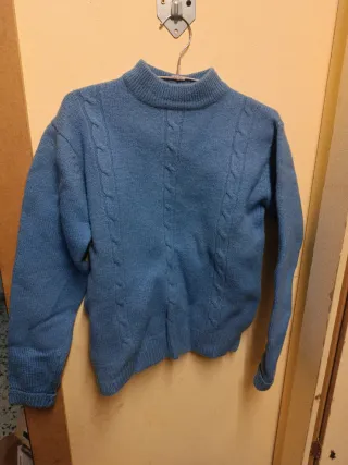 Jersey trenzado cuello alto azul