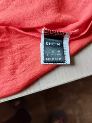 Blusa sin mangas tirante con adorno