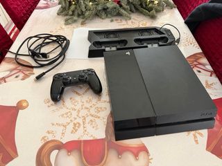 Ps4 (PlayStation 4) con supporto e pad
