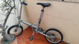 Bicicleta plegable plateada