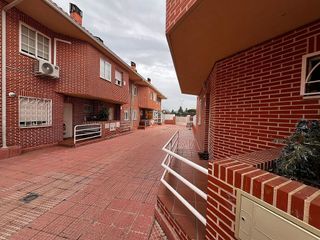 Casa adosada en alquiler en Ensanche en Alcalá de Henares