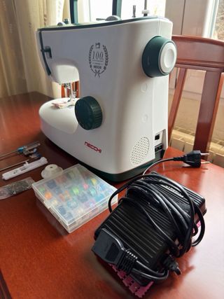 Máquina de coser Necchi 100 aniversario