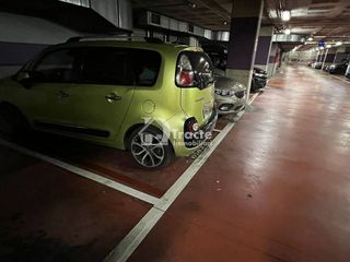 Garaje en venta en Centre en Hospitalet de Llobregat, L´