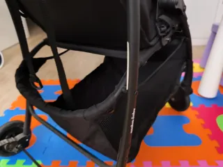 Carrito de bebé negro