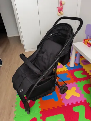 Carrito de bebé negro