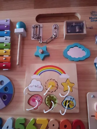 Tablero multisensorial para bebés